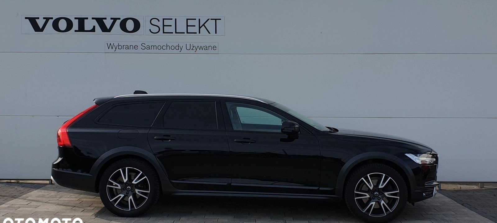 Volvo V90 Cross Country cena 149900 przebieg: 137552, rok produkcji 2018 z Wałbrzych małe 352